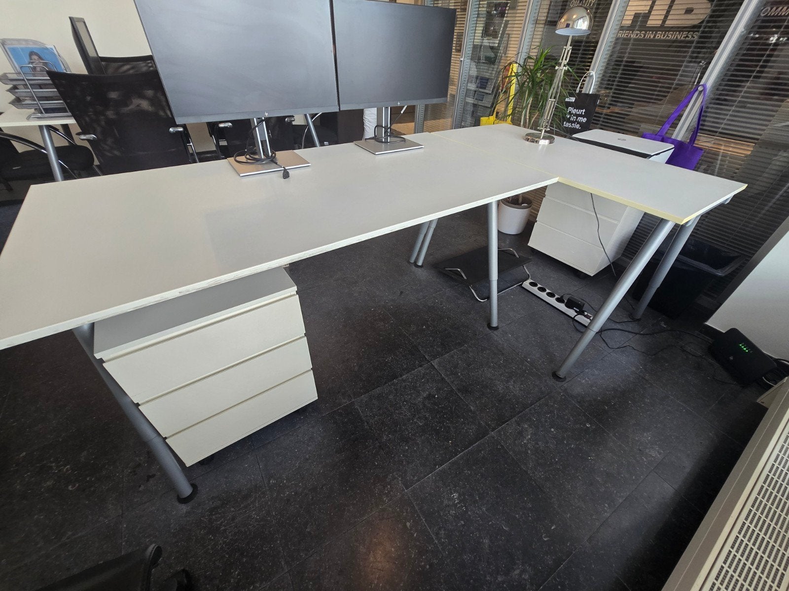 2 bureaus, Ophalen, Gebruikt