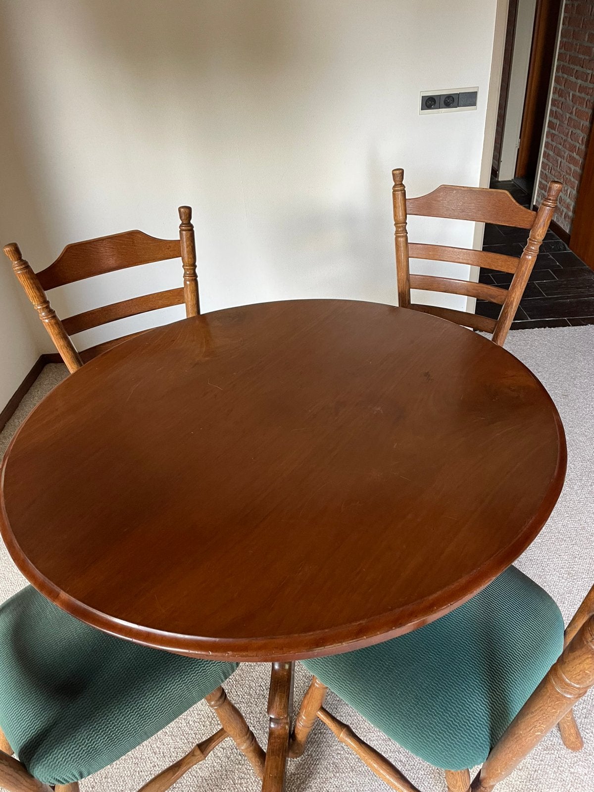 Eiken eettafel rond ca 120cm ., Huis en Inrichting, Tafels | Eettafels, Gebruikt, Sierlijke stijl, Ophalen of Verzenden, Vier personen