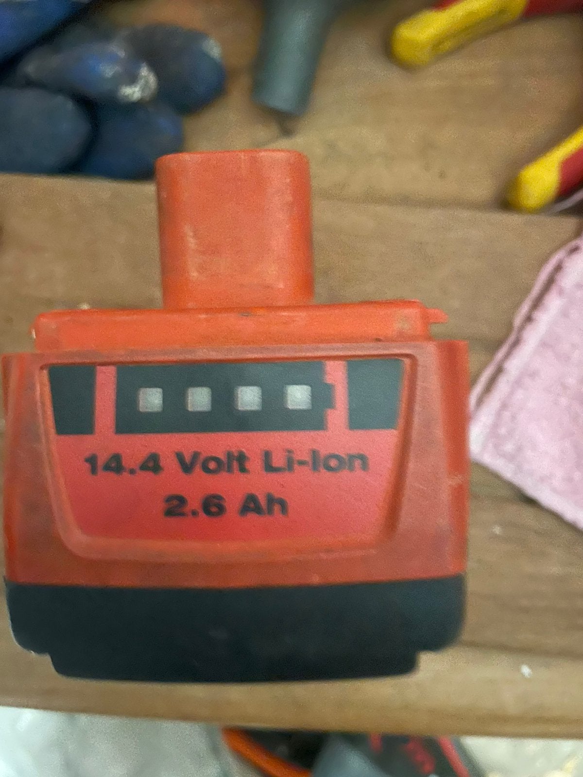 HILTI accu 14.4V goede staat, Doe-het-zelf en Verbouw, Ophalen, Gebruikt, Boor- en Schroefmachine