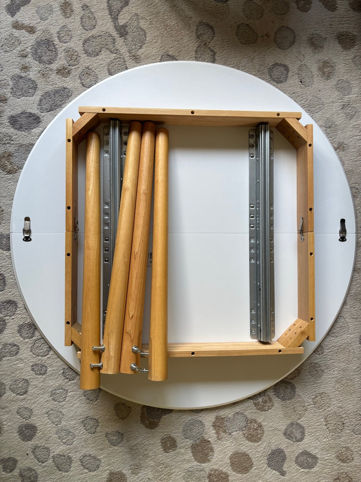 JYSK MARSTRAND Uitschuifbare Eettafel - Rond naar Ovaal, Huis en Inrichting, Tafels | Eettafels, Ophalen, Gebruikt, 100 tot 150 cm