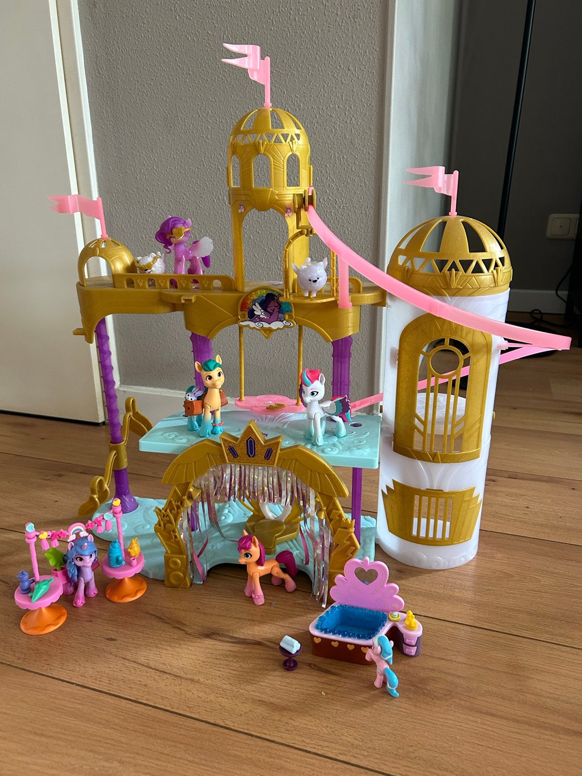 My Little Pony Kasteel met Figuren en Accessoires, Ophalen of Verzenden, Zo goed als nieuw, Meisje