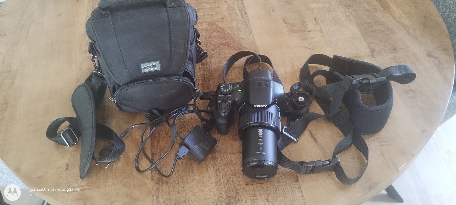 Te koop, Audio, Tv en Foto, Ophalen, Geheugenkaart, Ingebouwde flitser, Zo goed als nieuw