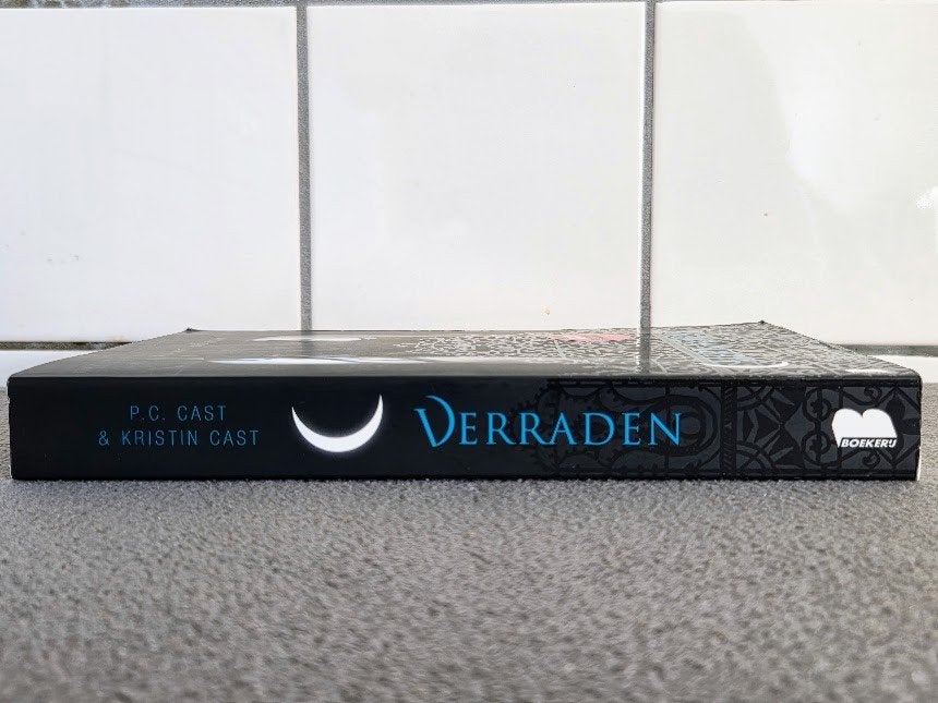Het huis van de Nacht - Verraden - P.C. Cast, Boeken, Ophalen of Verzenden, Gelezen, P.C. Cast