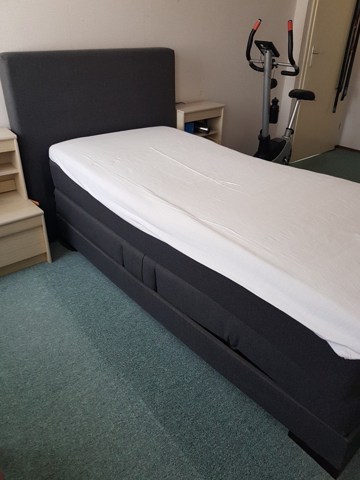 Electrice bed met topper, Ophalen, Eenpersoons, Zo goed als nieuw, Stof