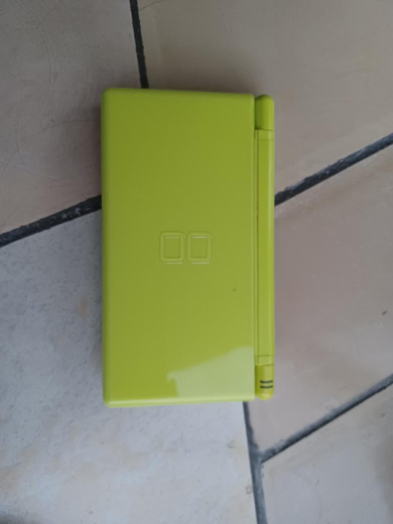 Nintendo DS Lite, Spelcomputers en Games, Spelcomputers | Nintendo DS, Gebruikt, Ophalen of Verzenden, DS Lite, Groen