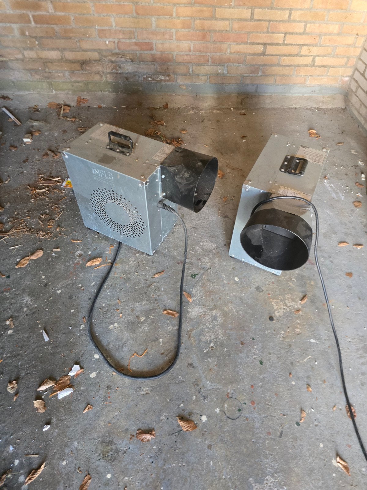 2 stuks blowers voor springkussens, Zakelijke goederen, Machines en Bouw | Pompen en Compressoren, Ophalen of Verzenden