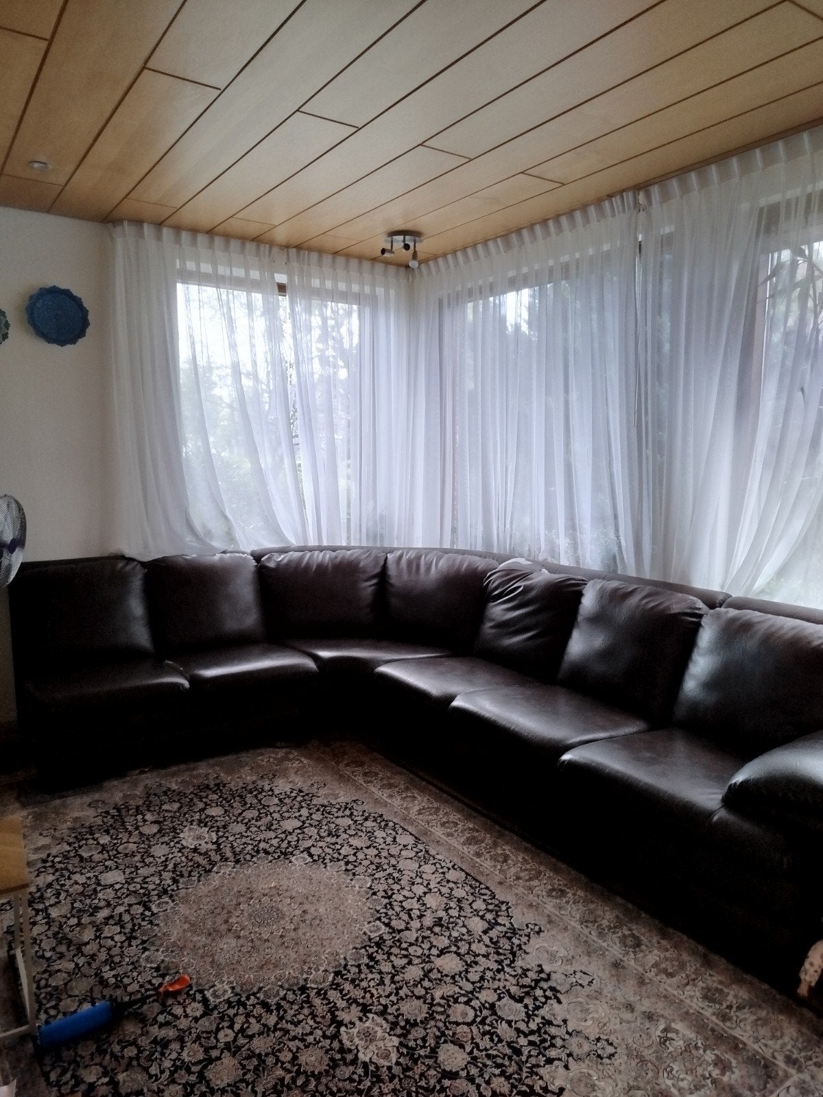 Grote bruine hoekbank met island en met gebruikssporen, Huis en Inrichting, Ophalen, Gebruikt, 100 tot 125 cm, Hoekbank