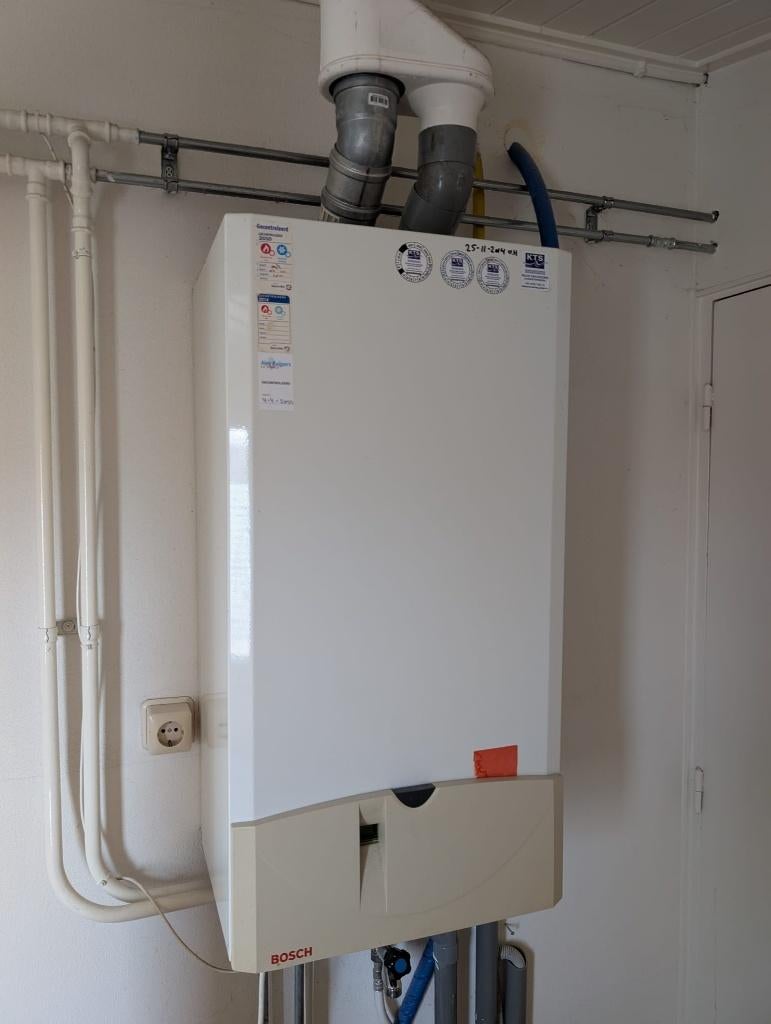 Bosch CV ketel - wegens sloop huis, Doe-het-zelf en Verbouw, Verwarming en Radiatoren, Ophalen, 30 tot 80 cm, Gebruikt, Cv-ketel of Combi-ketel