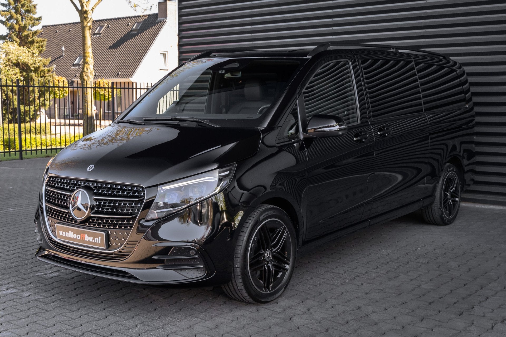 Mercedes-Benz V-Klasse 300d 4 Matic XL AMG-Line -Burmester-D, Auto's, Dealer onderhouden, Gebruikt, 2500 kg, Zwart