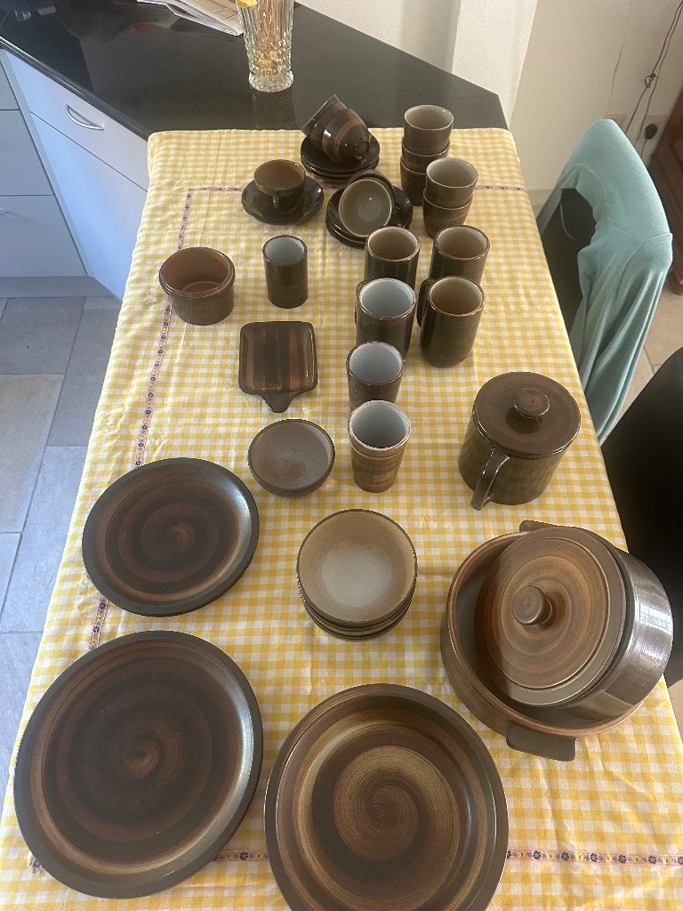 Volendams bruin servies, Huis en Inrichting, Ophalen, Overige merken, Zo goed als nieuw, Overige stijlen