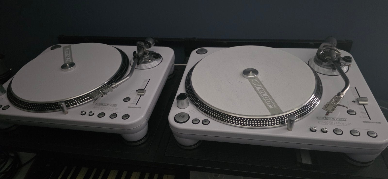 Te koop in nieuwstaat witte Reloop RP-6000 mkii, Muziek en Instrumenten, Ophalen, Zo goed als nieuw, Draaitafel, Reloop