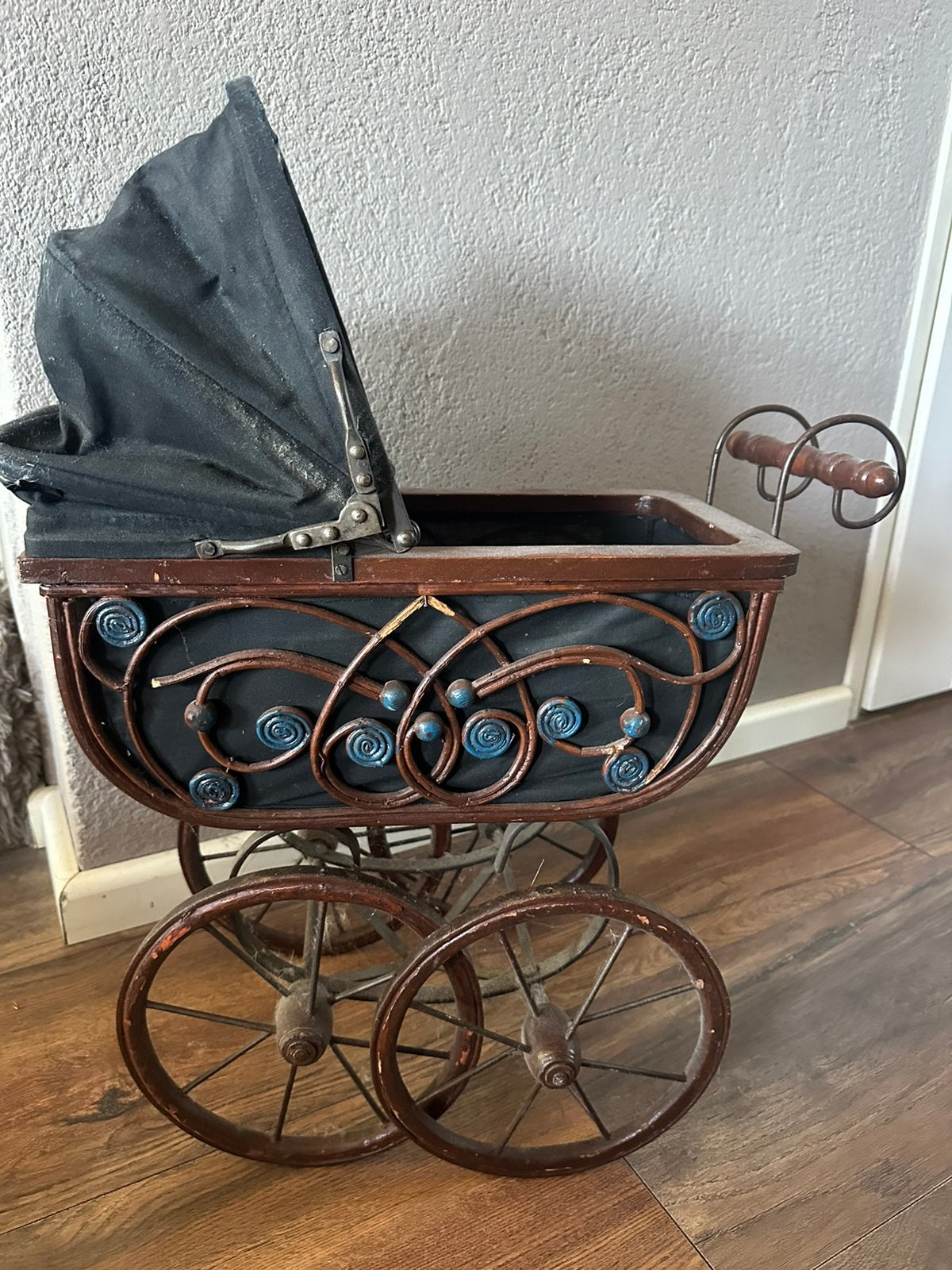 Antieke poppenwagen (ca. 1910) -Victoriaanse stijl, Ophalen