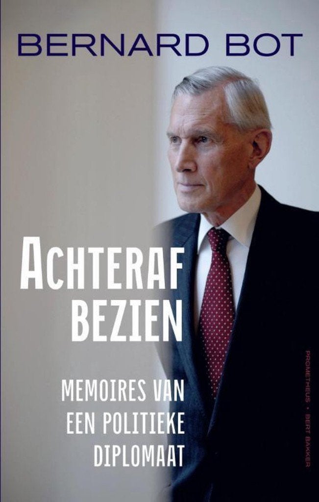 Memoires van Bernard Bot met als titel Achteraf bezien, Bernard Bot, Ophalen of Verzenden, Zo goed als nieuw, Politiek en Staatkunde