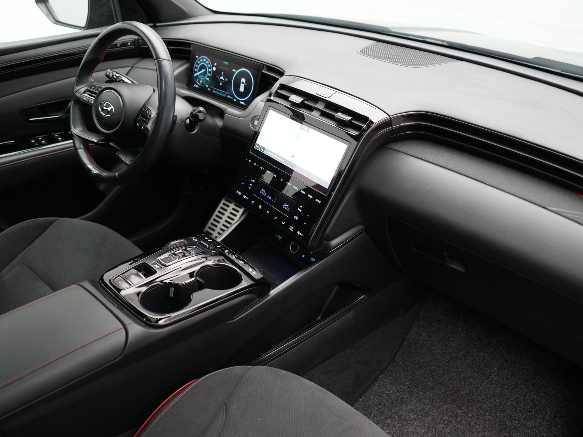 Hyundai Tucson 1.6 T-GDI PHEV N Line Sky 4WD 265pk Dealer O., Auto's, Automaat, Gebruikt, Zwart, 4 cilinders