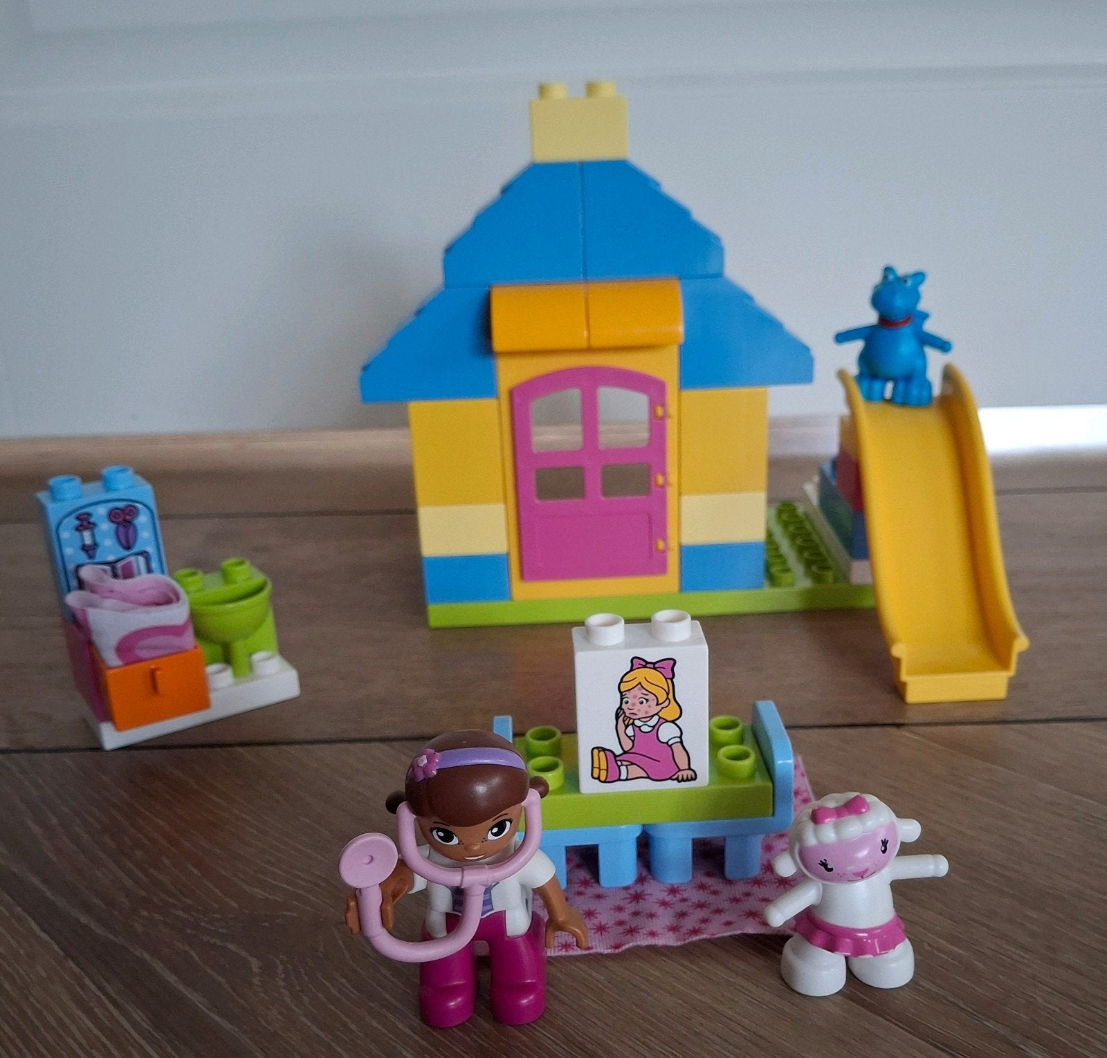 Lego Duplo Disney Doc McStuffins tuinkliniek, Ophalen of Verzenden, Zo goed als nieuw, Complete set, Inclusief instructies