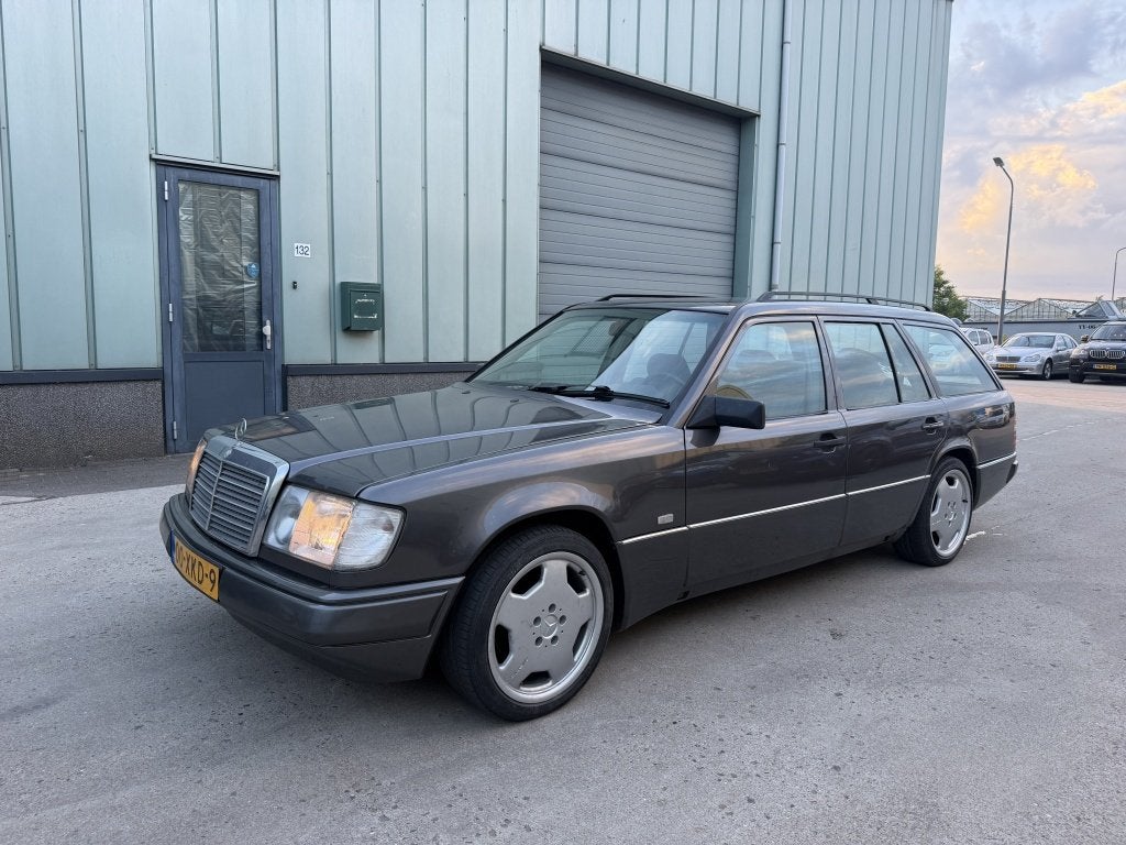 Mercedes-Benz E-Klasse 200-500 Combi 300d 300d multiklepper, Automaat, Metallic lak, 2299 cc, Mercedes-Benz