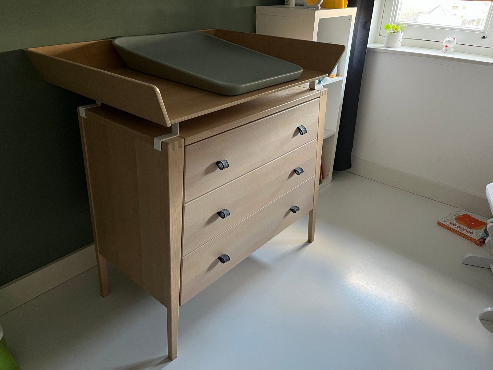 Leander Linea Ledikant & Commode Eikenhout - incl. matras, Kinderen en Baby's, Kinderkamer | Complete kinderkamers, Ophalen, Zo goed als nieuw