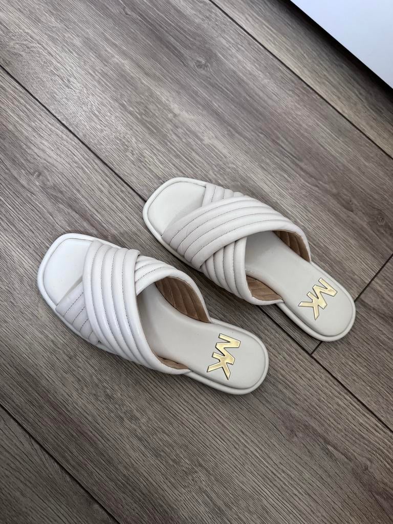 Michael Kors slippers, maat 36, Kleding | Dames, Ophalen of Verzenden, Zo goed als nieuw, Wit, Slippers