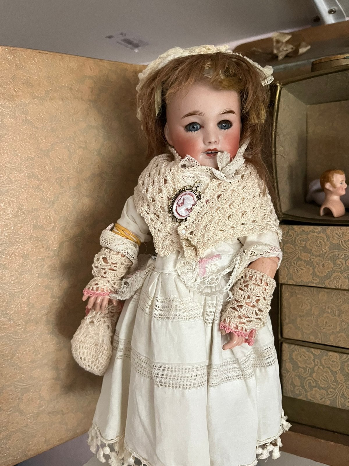 Antiek garderobe kastje, Verzamelen, Poppen, Ophalen of Verzenden, Zo goed als nieuw, Pop