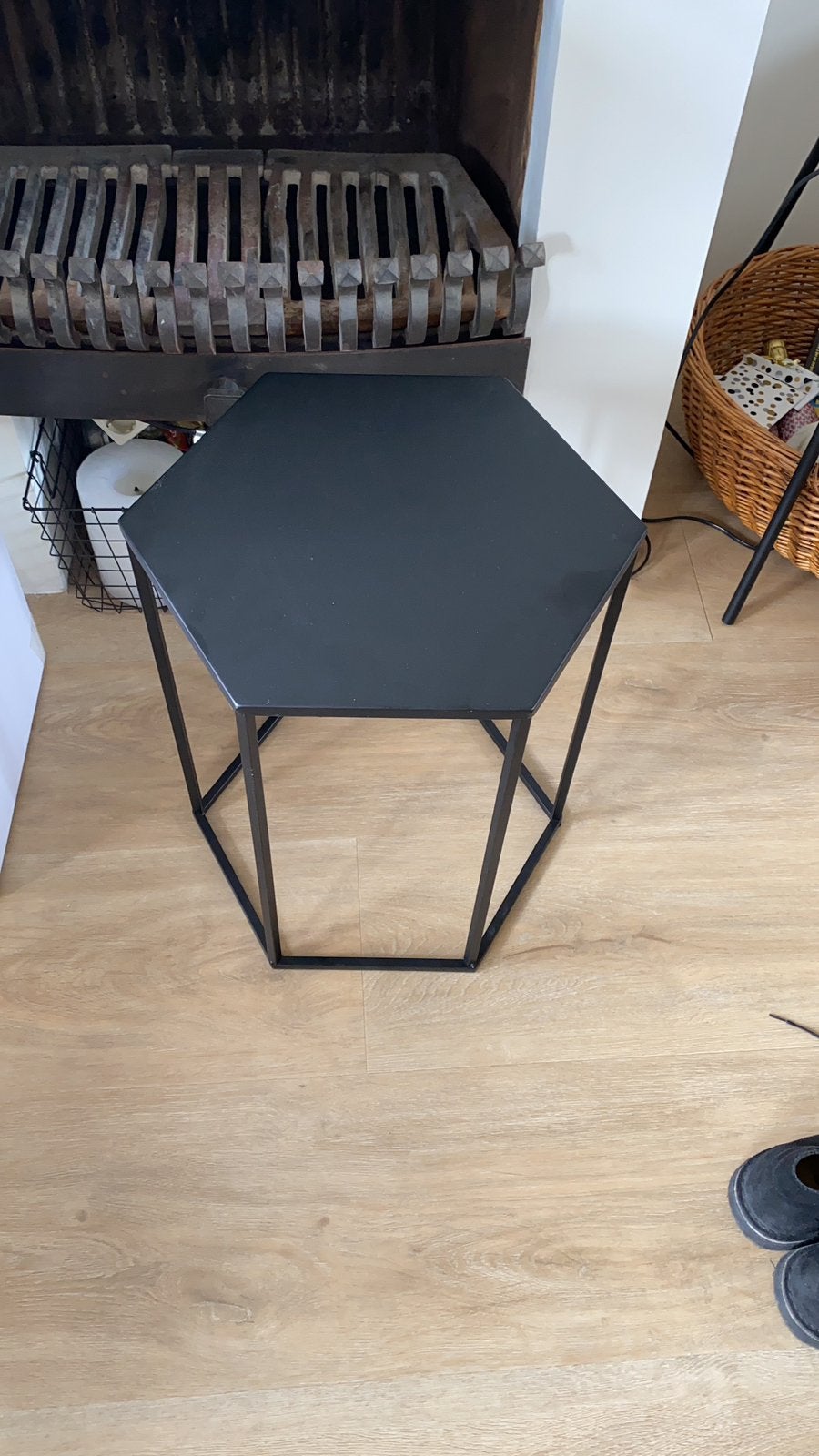 Zwart bijzettafeltje, Huis en Inrichting, 45 tot 60 cm, Minder dan 55 cm, Metaal of Aluminium, Ophalen of Verzenden