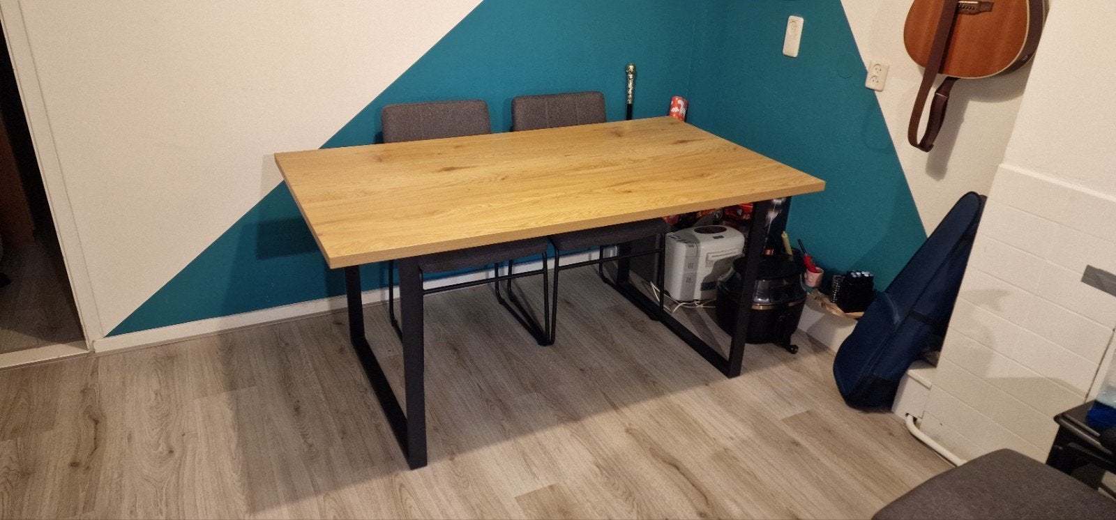 Eettafel met metalen onderstel - JISK HELEMAAL GOED, Huis en Inrichting, 50 tot 100 cm, Zo goed als nieuw, Modern industrieel