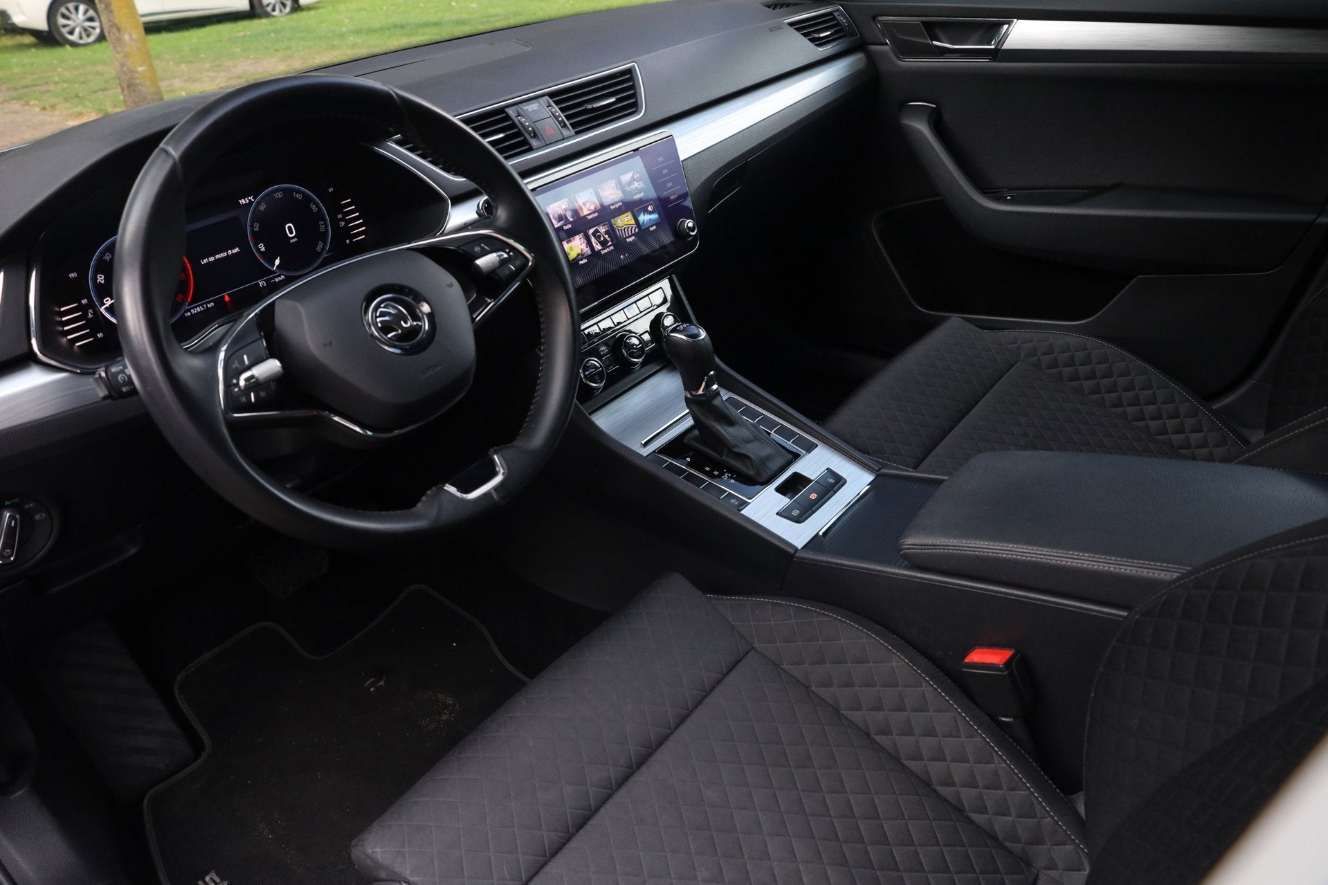 Skoda Superb 1.5 TSI ACT Business Edition Aut. | Stoelverwar, Auto's, Automatische klimaatregeling, 4 cilinders, 150 pk, Origineel Nederlands