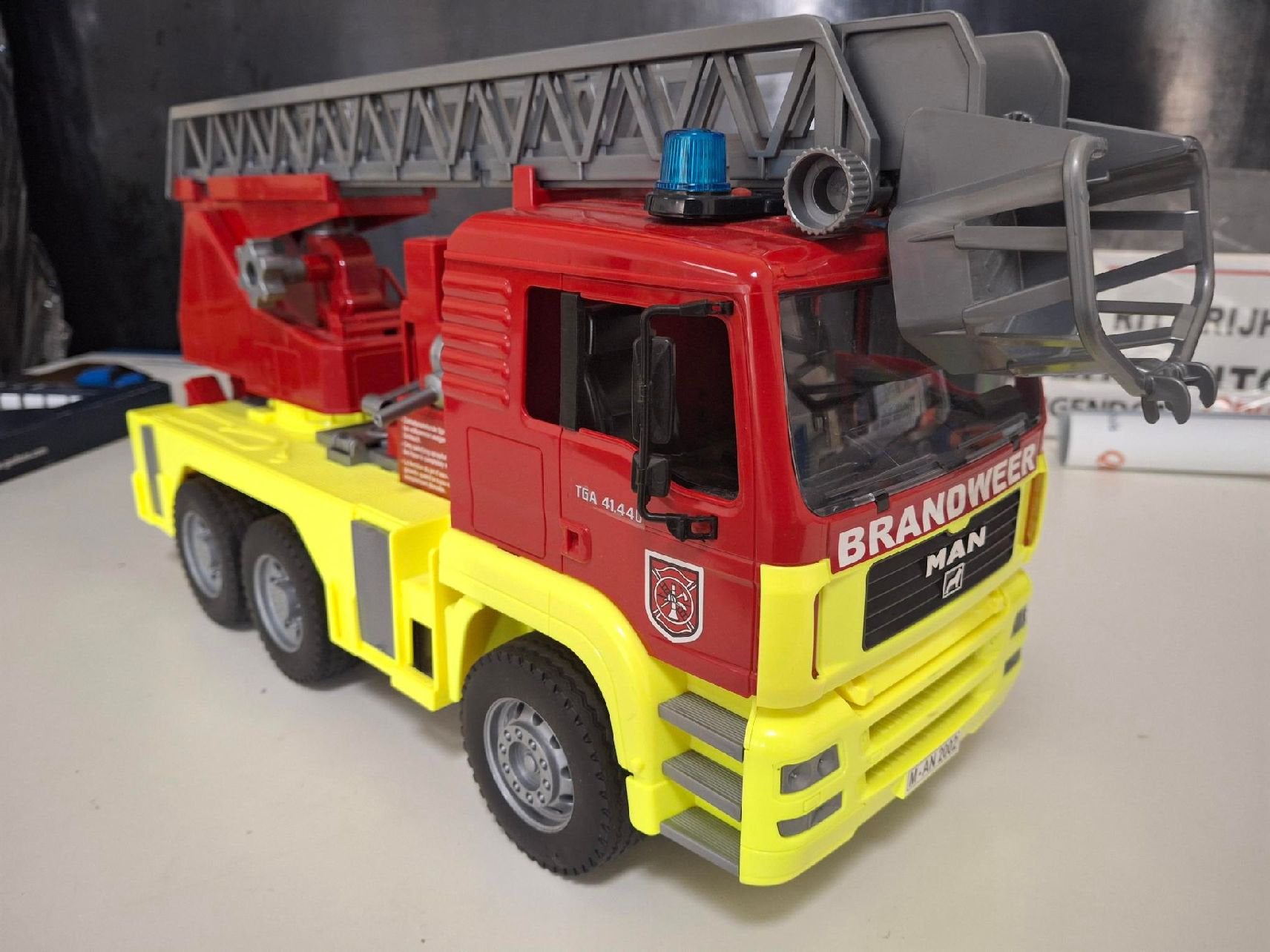 Bruder MAN TGA brandweer ladderwagen (special edition), Ophalen of Verzenden, Zo goed als nieuw