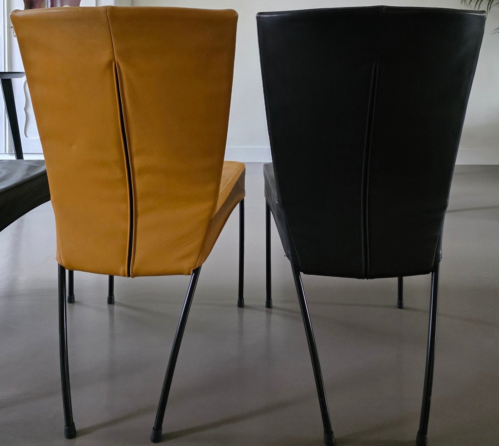4 leren eetkamerstoelen - Zwart en Geel, Huis en Inrichting, Stoelen, Ophalen, Gebruikt, Overige kleuren, Leer