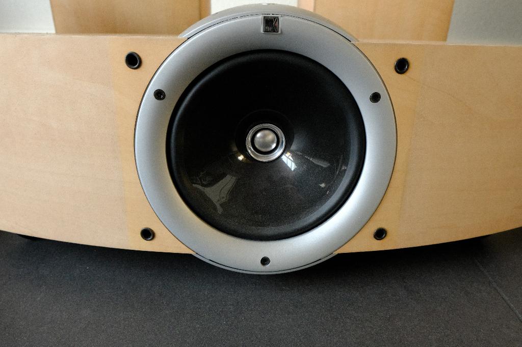 KEF Q9C Center Speaker – Maple – 100% werkend, 70 watt of meer, Zo goed als nieuw, 5.1-systeem, Overige spelers