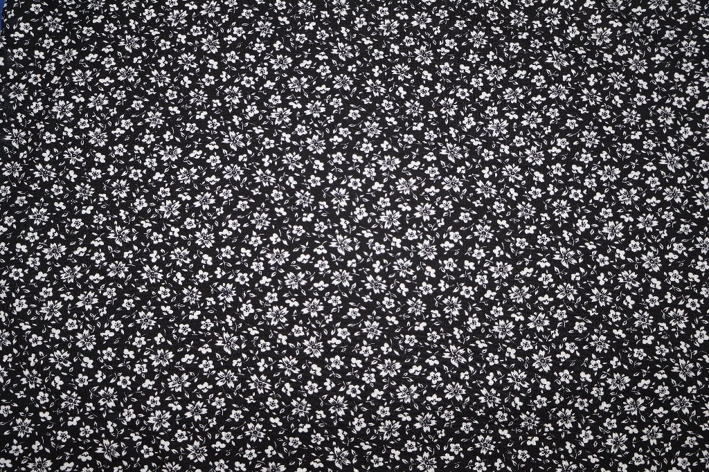 grote lap zwart / wit gebloemde stof, Hobby en Vrije tijd, Stoffen en Lappen, Overige materialen, Overige kleuren, Nieuw, Ophalen of Verzenden