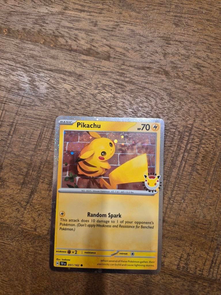 Pikachu pokemon day 2026, Ophalen of Verzenden, Zo goed als nieuw, Losse kaart, Foil