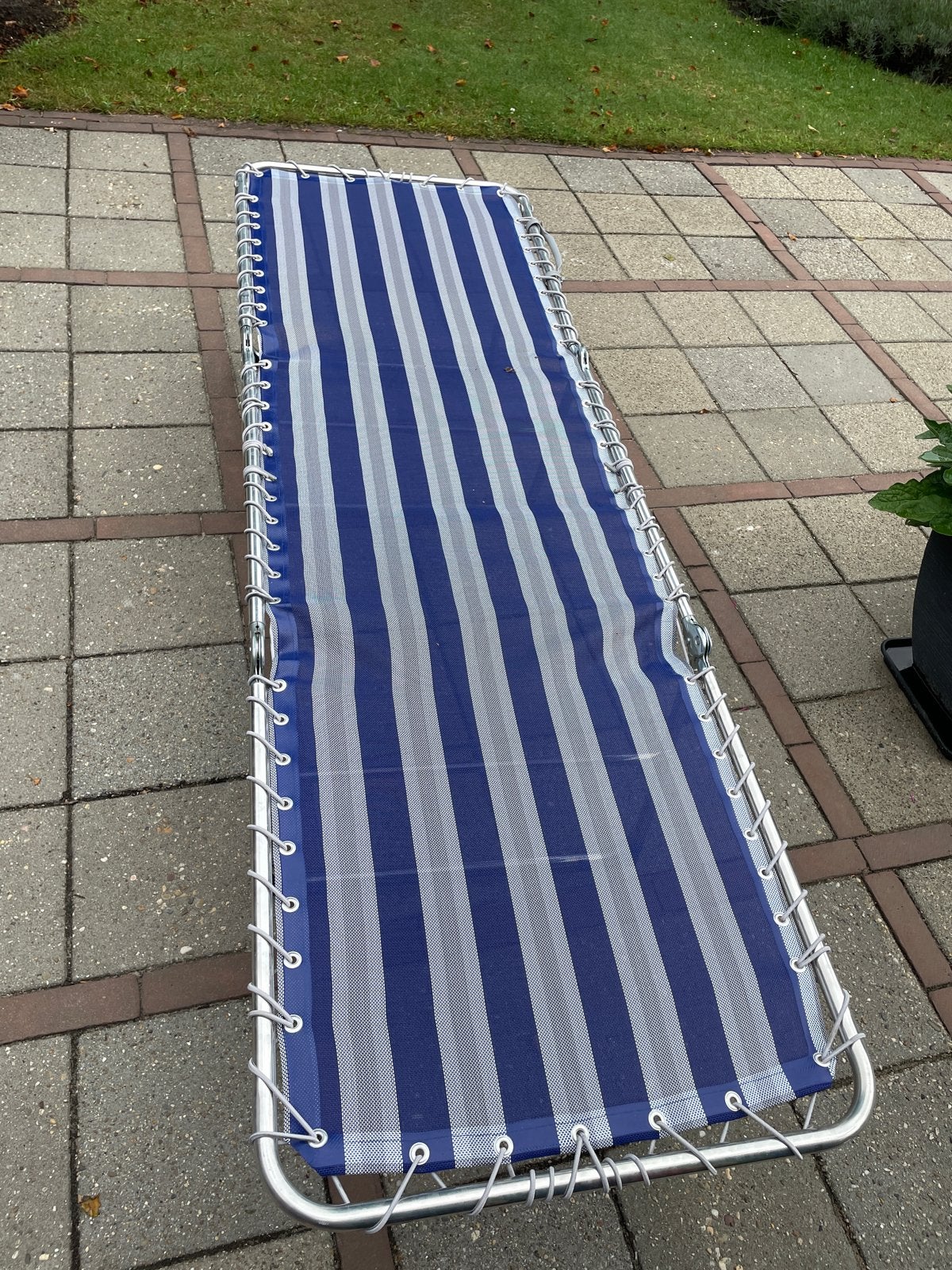 Hoge stretcher, blauw-wit gestreept, 200x60x45 cm, Ophalen, Gebruikt, Metaal, Verstelbaar