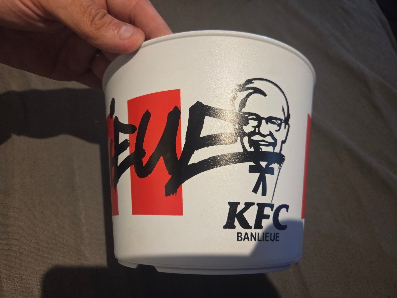 Exclusieve KFC Banlieue Hardplastic Bucket, Verzamelen, Merken en Reclamevoorwerpen, Ophalen of Verzenden, Zo goed als nieuw, Verpakking