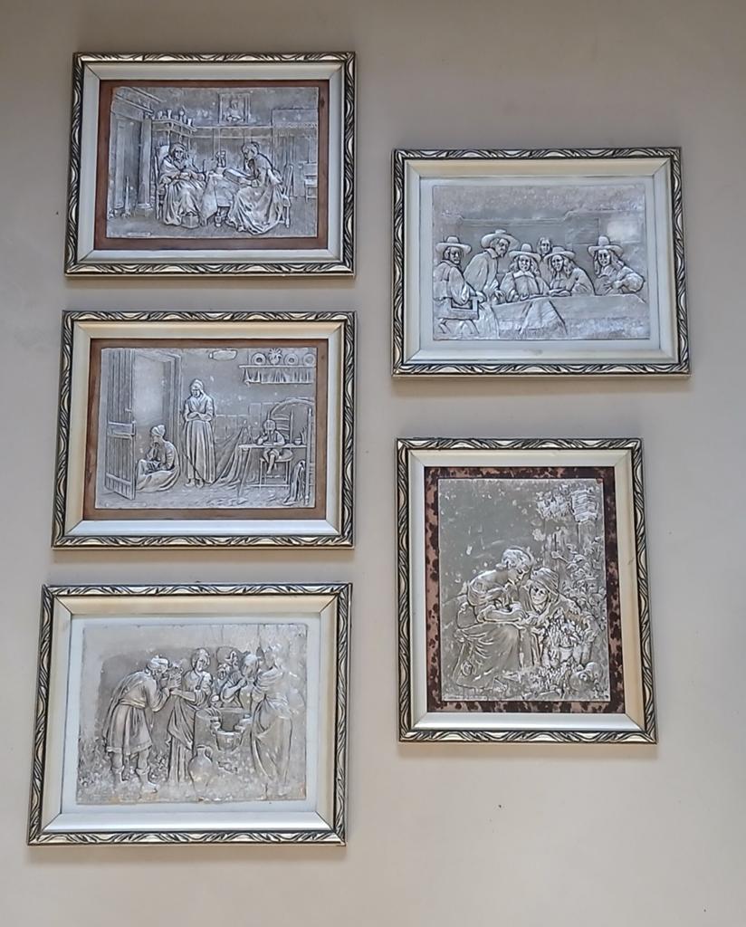 5 oude bekende schilderijen van tin, Ophalen of Verzenden