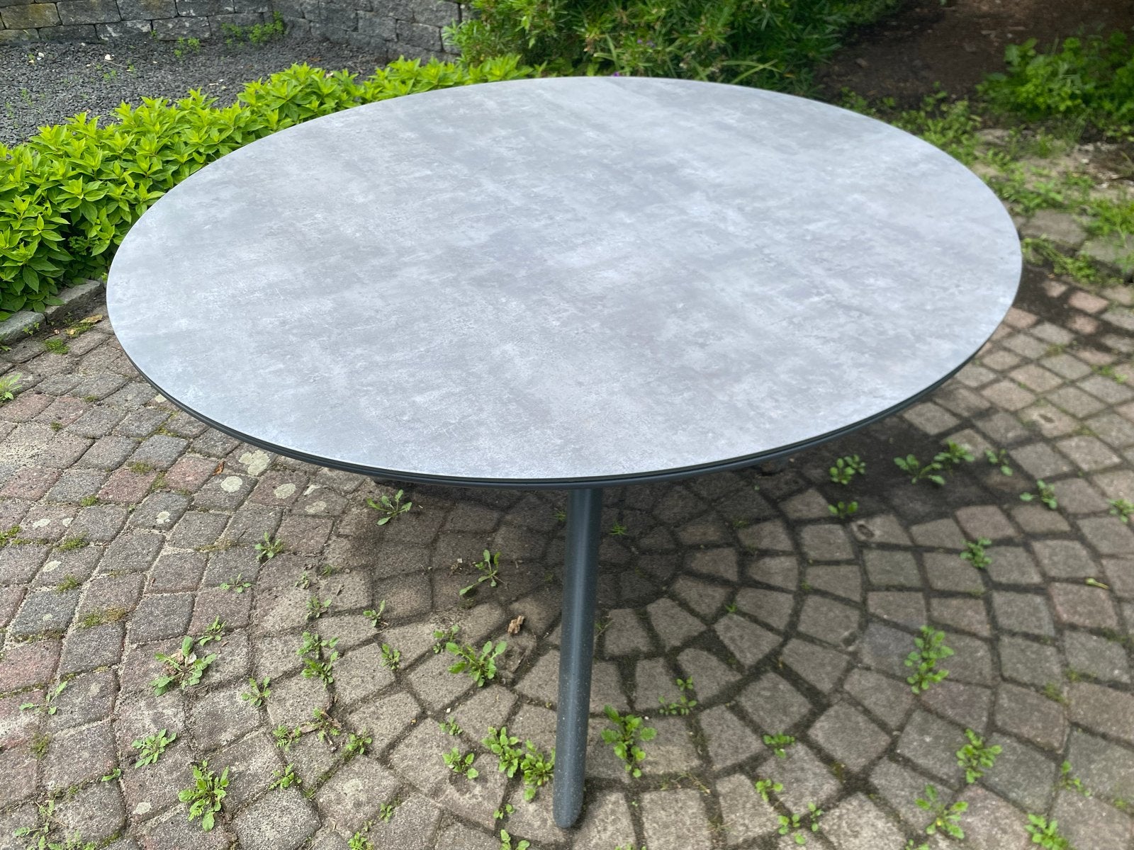Ronde tuintafel met betonnen look blad, Ophalen, Zo goed als nieuw, Rond, Metaal