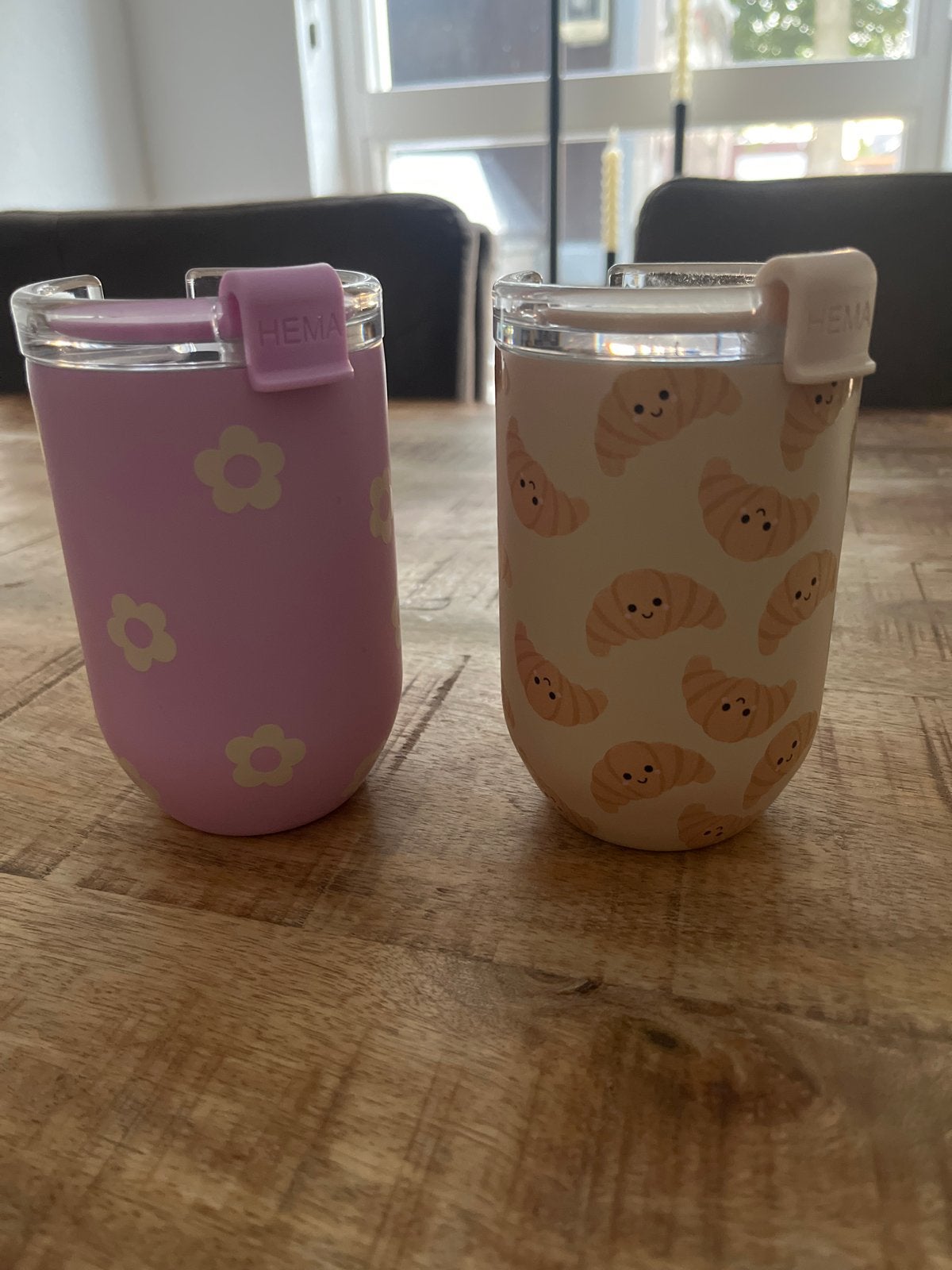 Hema drinkbekers - Roze bloemen en croissantjes, Overige typen, Kunststof, Ophalen of Verzenden, Zo goed als nieuw