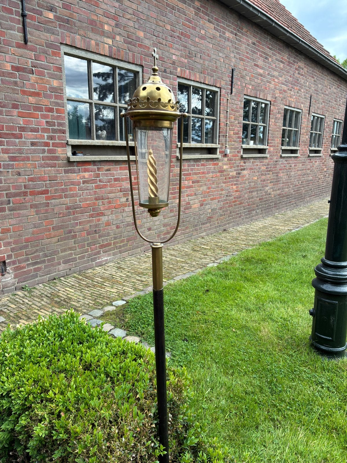 Antieke processie lamp op zwarte stok met origineel glas, Ophalen