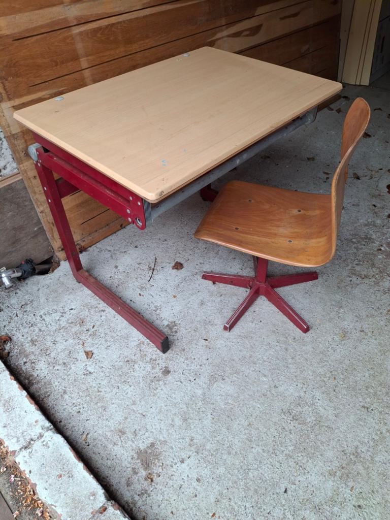 Kindertafeltje met Woodmark ergonomisch kinderstoeltje, Kinderen en Baby's, Kinderkamer | Tafels en Stoelen, Ophalen, Gebruikt