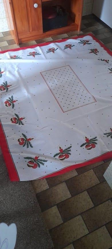 kerst tafellaken  1 klein en 1 groot model, Ophalen of Verzenden, Zo goed als nieuw