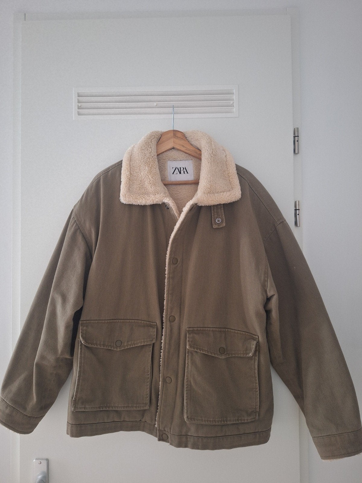Zara jas met teddy voering - Maat L, Kleding | Dames, Jassen | Winter, Ophalen, Zara, Maat 42/44 (L), Gedragen