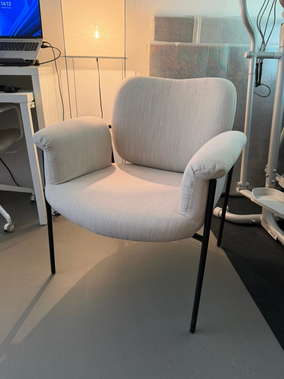 Beige fauteuil met zwart metalen frame – mooie staat, Ophalen, 75 tot 100 cm, Zo goed als nieuw, Stof