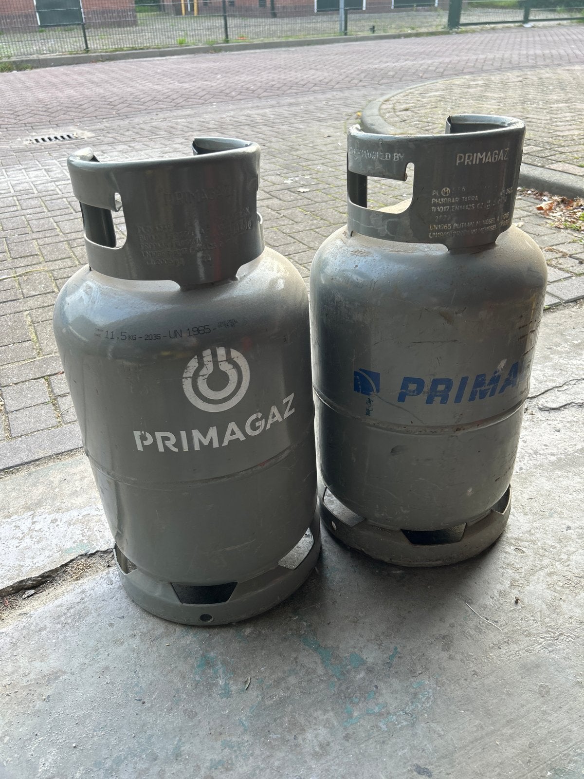 Primagaz gasflessen - 1 vol en 1 leeg, Ophalen, Gebruikt