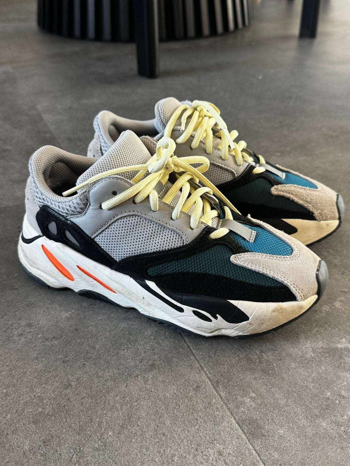 Adidas Yeezy Boost 700 Wave Runner Maat 38, Ophalen, Gedragen, Grijs, Sneakers of Gympen