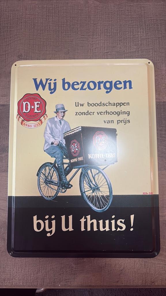 Metalen reclamebord Douwe Egberts - Wij bezorgen bij u thuis, Verzamelen, Merken en Reclamevoorwerpen, Ophalen of Verzenden, Gebruikt
