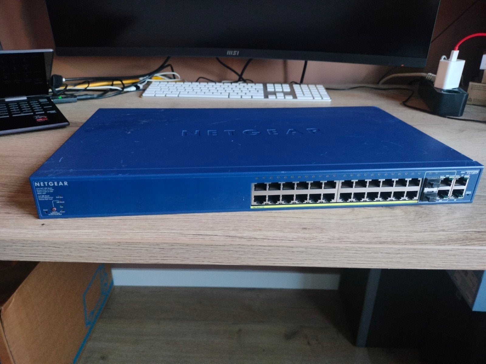 NETGEAR FS728TP, Computers en Software, Ophalen of Verzenden