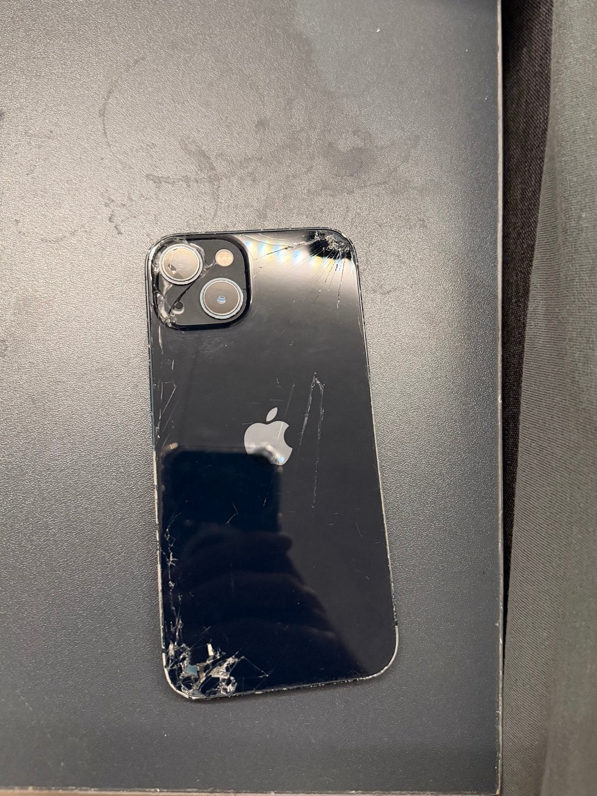 iPhone 13 - Gebarsten achterkant en lage batterijconditie, 128 GB, Zwart, IPhone 13, Ophalen of Verzenden