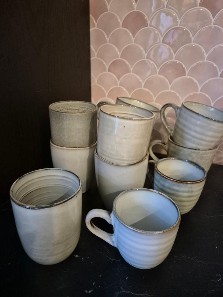 11 mica mokken grijs, Huis en Inrichting, Keuken | Servies, Ophalen of Verzenden, Zo goed als nieuw, Overige stijlen, Kop(pen) en/of Schotel(s)