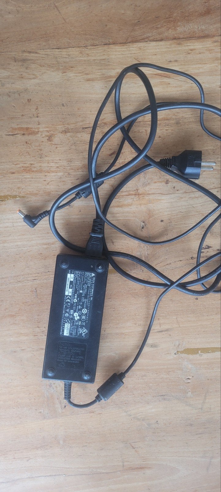 Delta Electronics Laptop Oplader - Adapter, Computers en Software, Laptop-opladers, Gebruikt, Ophalen of Verzenden