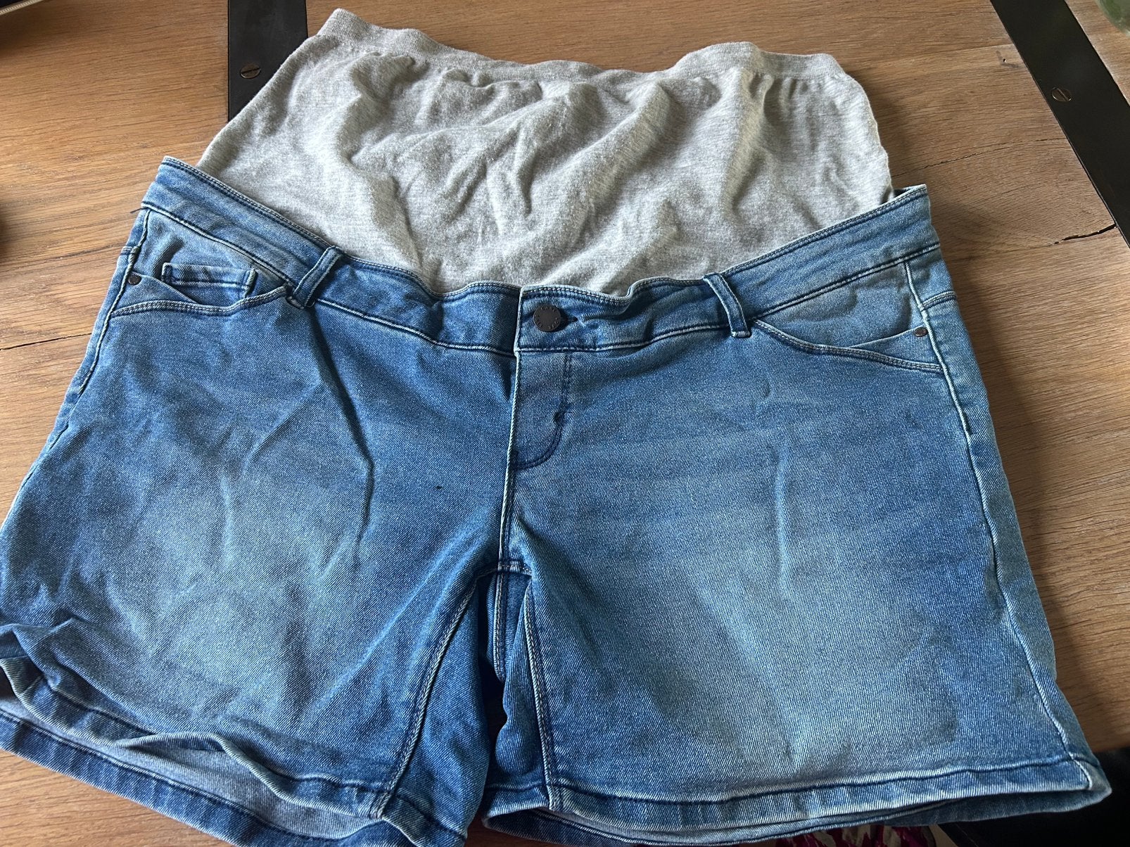 Zwangerschaps korte broek maat 48, Kleding | Dames, Positiekleding, Blauw, Maat 46/48 (XL) of groter, Ophalen of Verzenden, Zo goed als nieuw