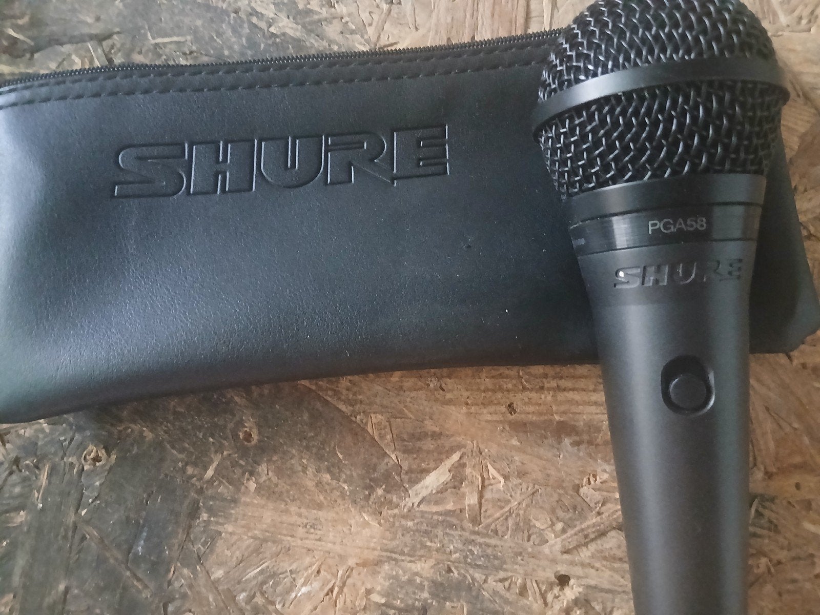 Shure microfoon pga58 met hoesje

Zeer nette staat, Ophalen, Zo goed als nieuw, Zangmicrofoon